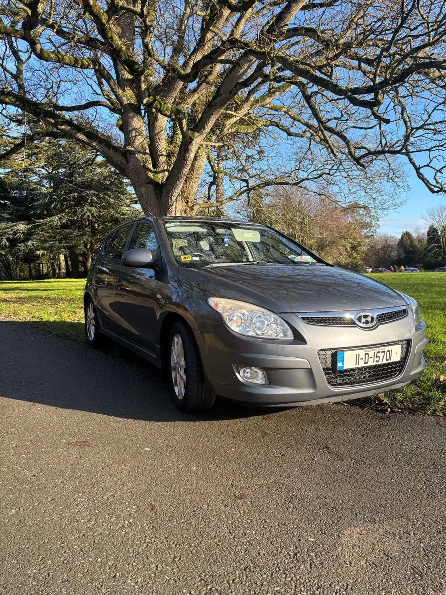 Hyundai i30 1.6 CRDi (diesel) deluxe - Image 1