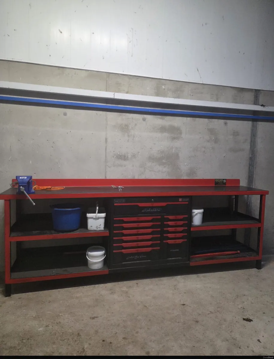 Steel work benches - Image 1