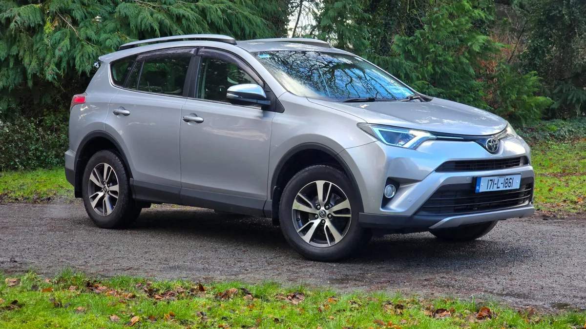 2017 Toyota RAV4 2.0 D4D Luna Sport - Image 2