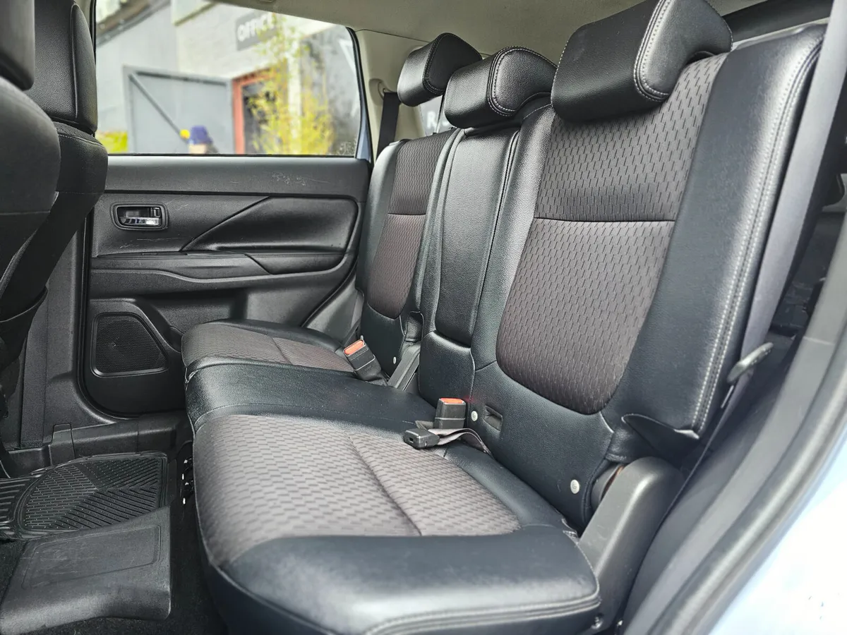 MITSUBISHI OUTLANDER PHEV 4X4 // 12/26 NCT - Image 6
