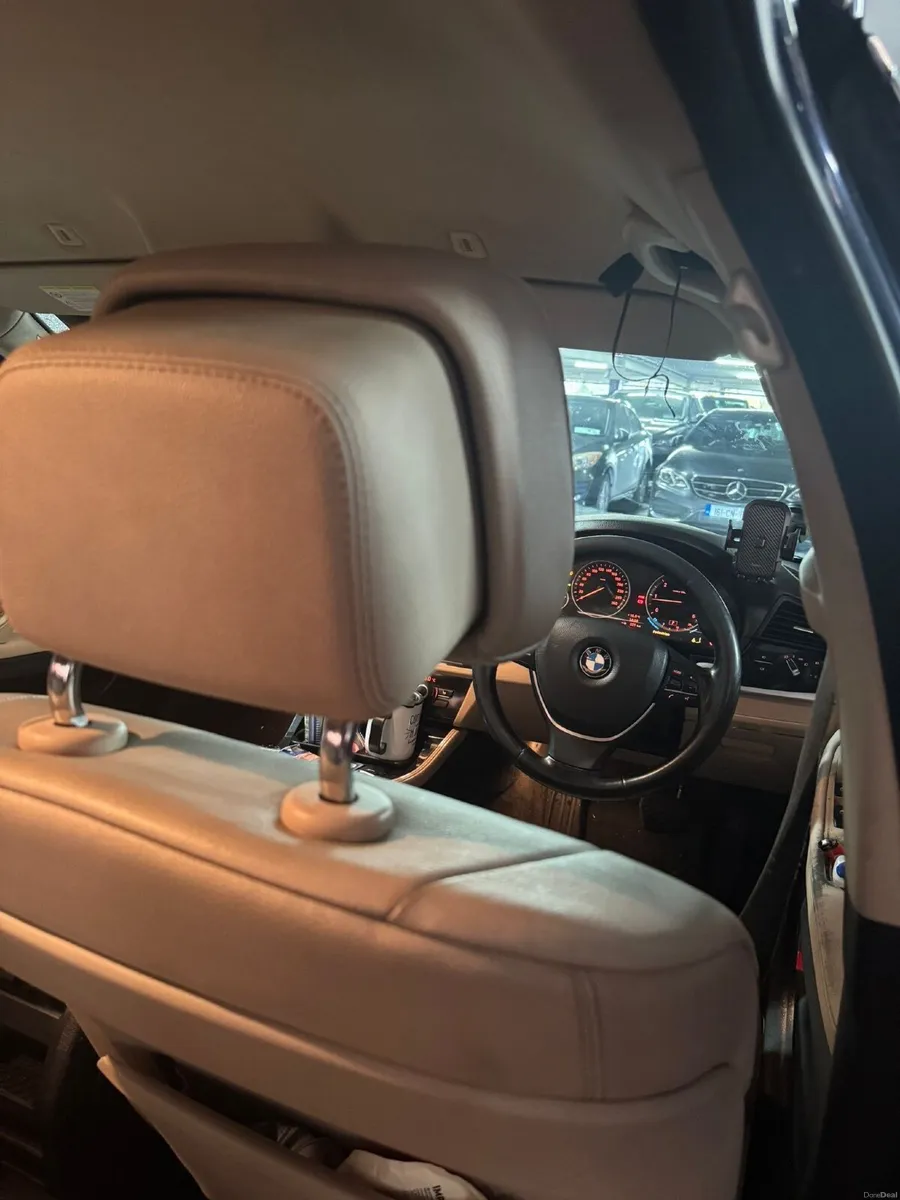 BMW 5-Series 2012 - Image 4