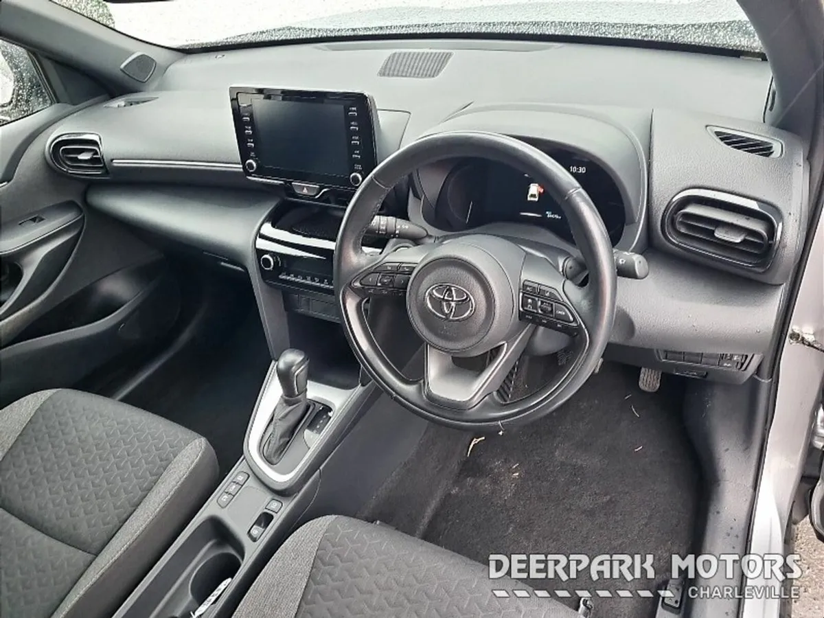 Toyota Yaris Cross 1.5 Hybrid  Luna Sport auto - Image 5