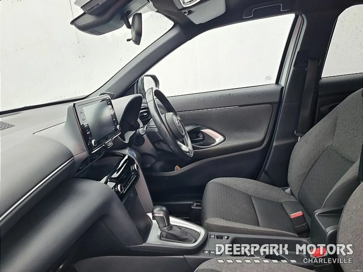 Toyota Yaris Cross 1.5 Hybrid  Luna Sport auto - Image 4