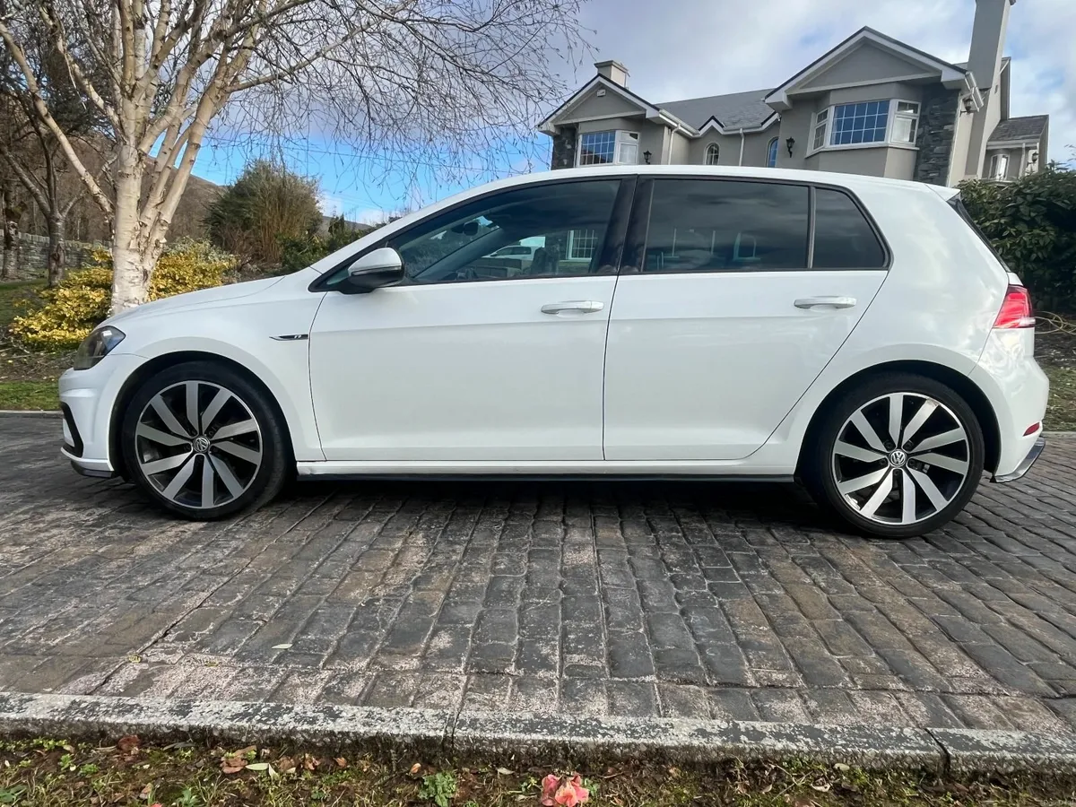 VW Golf  R-Line 1.6 TDI 115HP  Huge Specification - Image 4