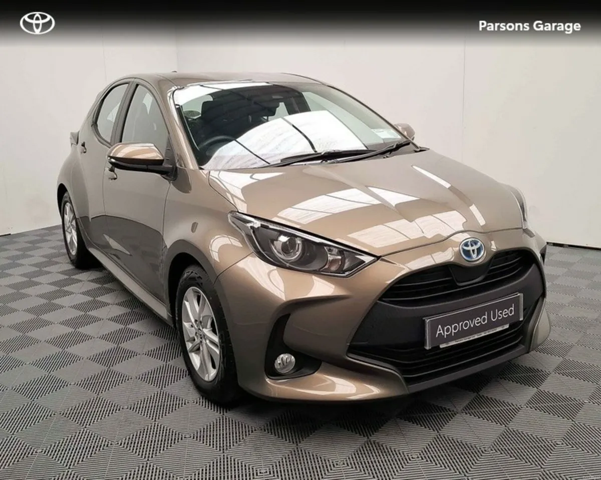 Toyota Yaris YARIS 1.5 HYBRID LUNA - Image 1