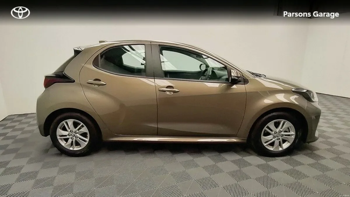 Toyota Yaris YARIS 1.5 HYBRID LUNA - Image 3
