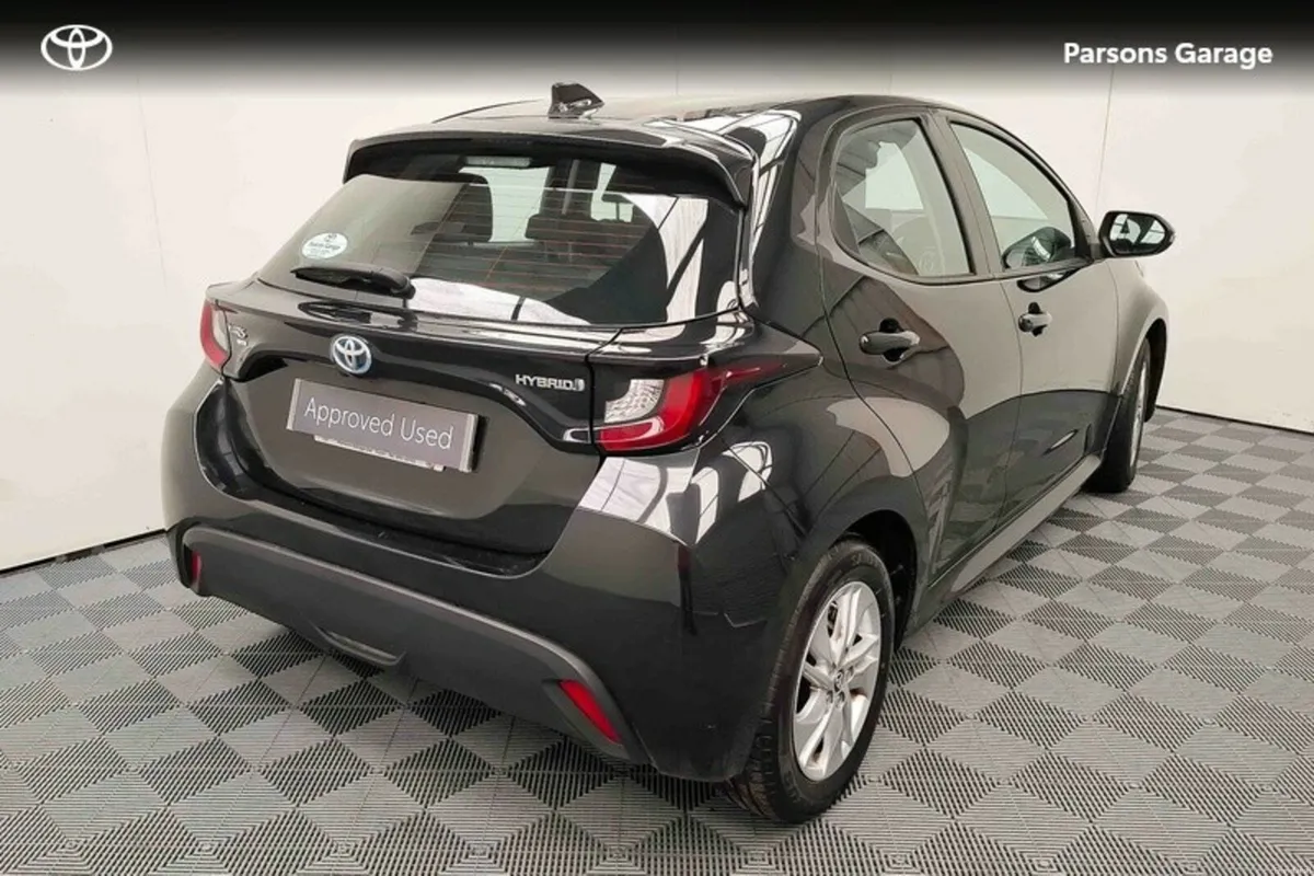 Toyota Yaris 1.5 - Image 2