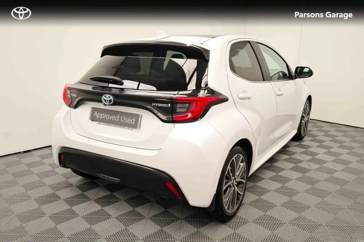 Toyota Yaris 1.5 PLATINUM 4DR AUTO - Image 2