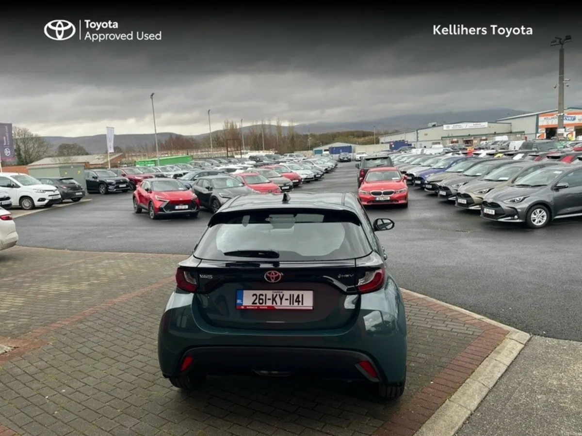 Toyota Yaris HYBRID ELECTRIC LUNA - Image 4