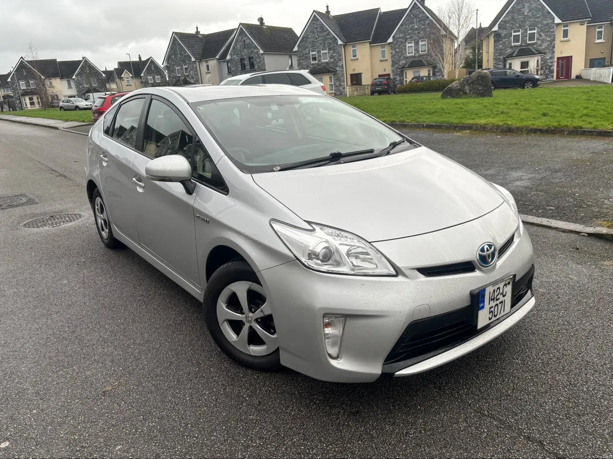 142 Toyota Prius 1.8 hybrid automatic high spec - Image 2