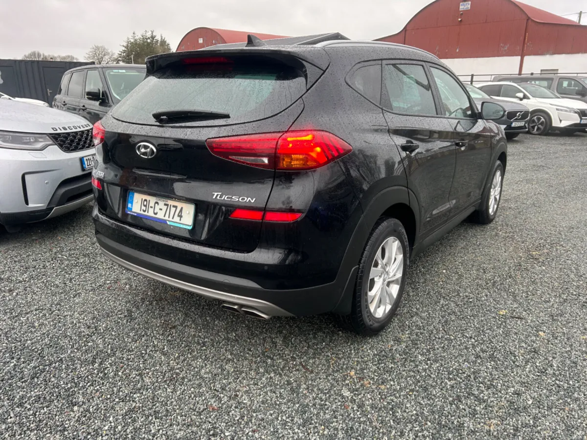 19 Hyundai Tucson 1.6 EXECUTIVE low kms - Image 3