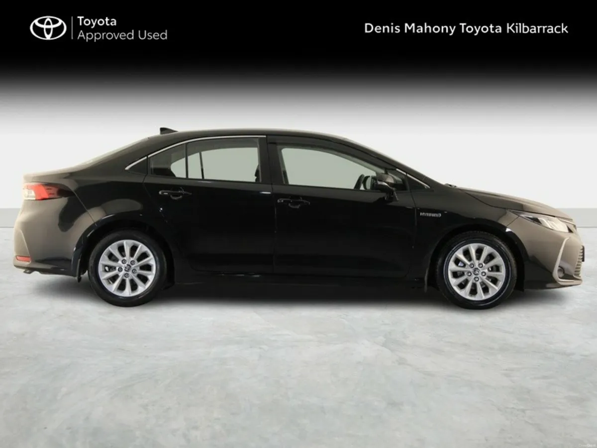 Toyota Corolla HYB LUNA SALOON - Image 3