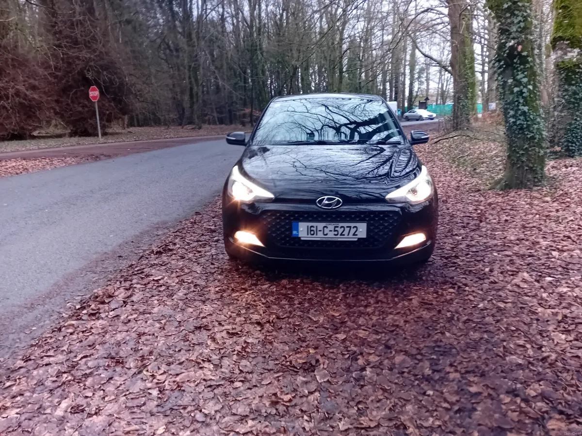 16 HYUNDAI i20, 1.2i  DELUXE 1 OWNER 93 KLMS - Image 2