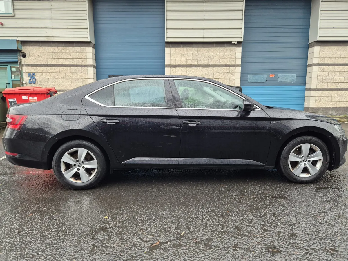 SKODA SUPERB / 2019 / 2.0 DIESEL / MANUAL - Image 4