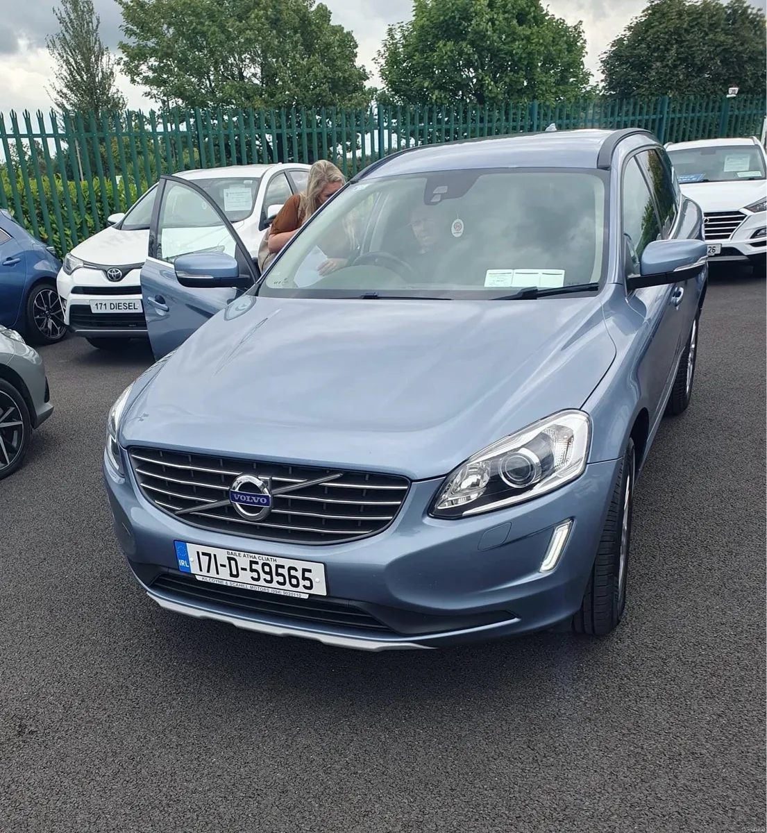 Volvo XC60 2017 - Image 2