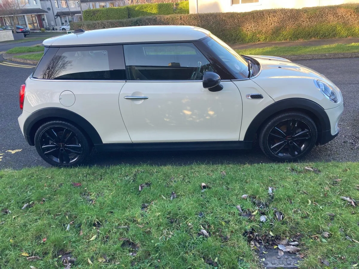2019 Mini 3 Door hatchback - Image 3