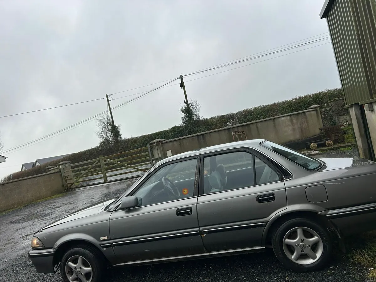 Toyota Corolla 1990 - Image 2