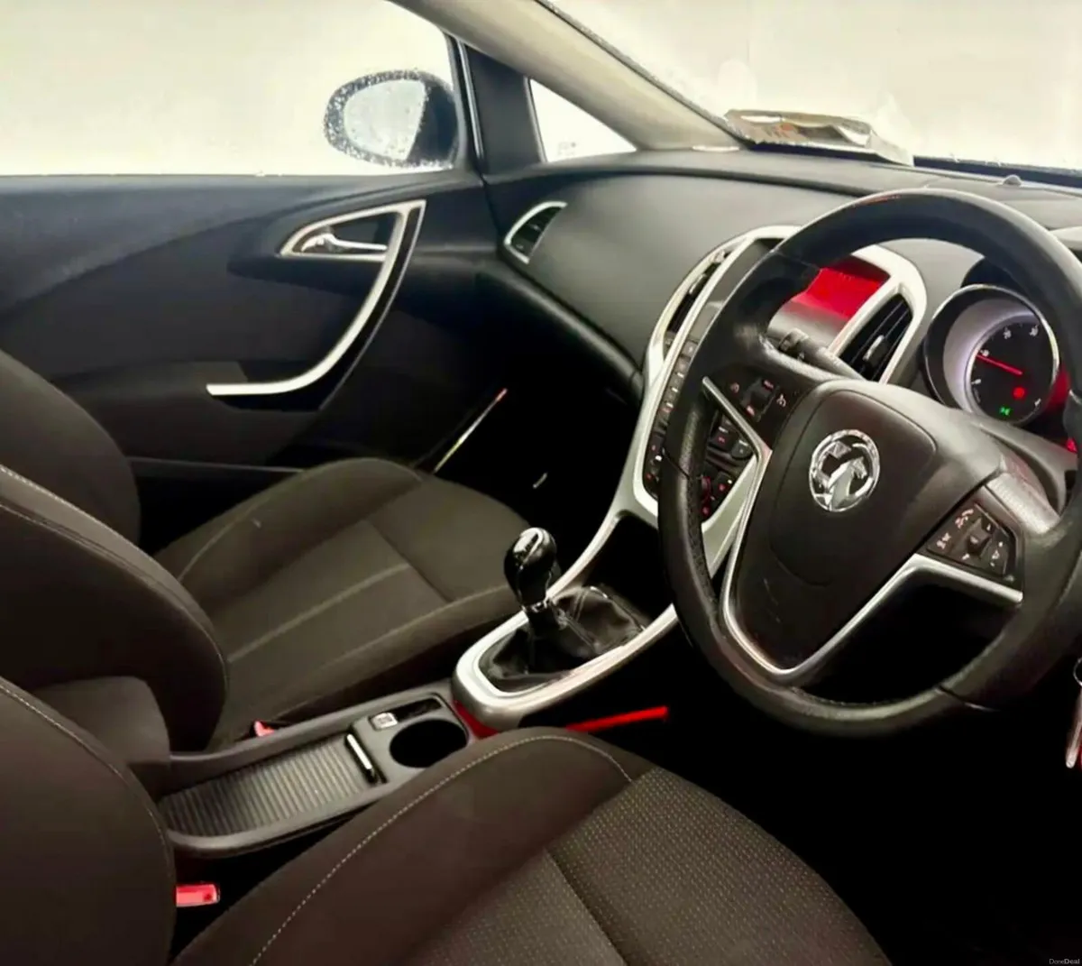 OPEL/ Vauxhall Astra SRI, LOW KMS, NCT&TAX - Image 4