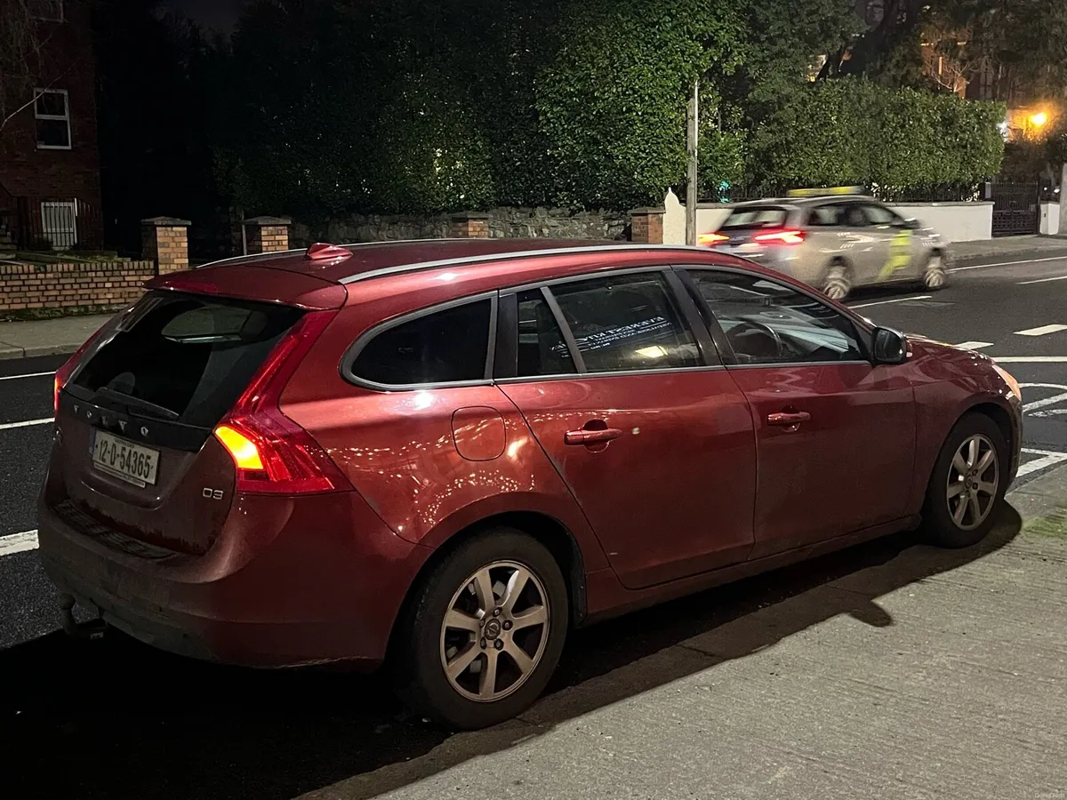 VOLVO V60 Automatic - Image 1