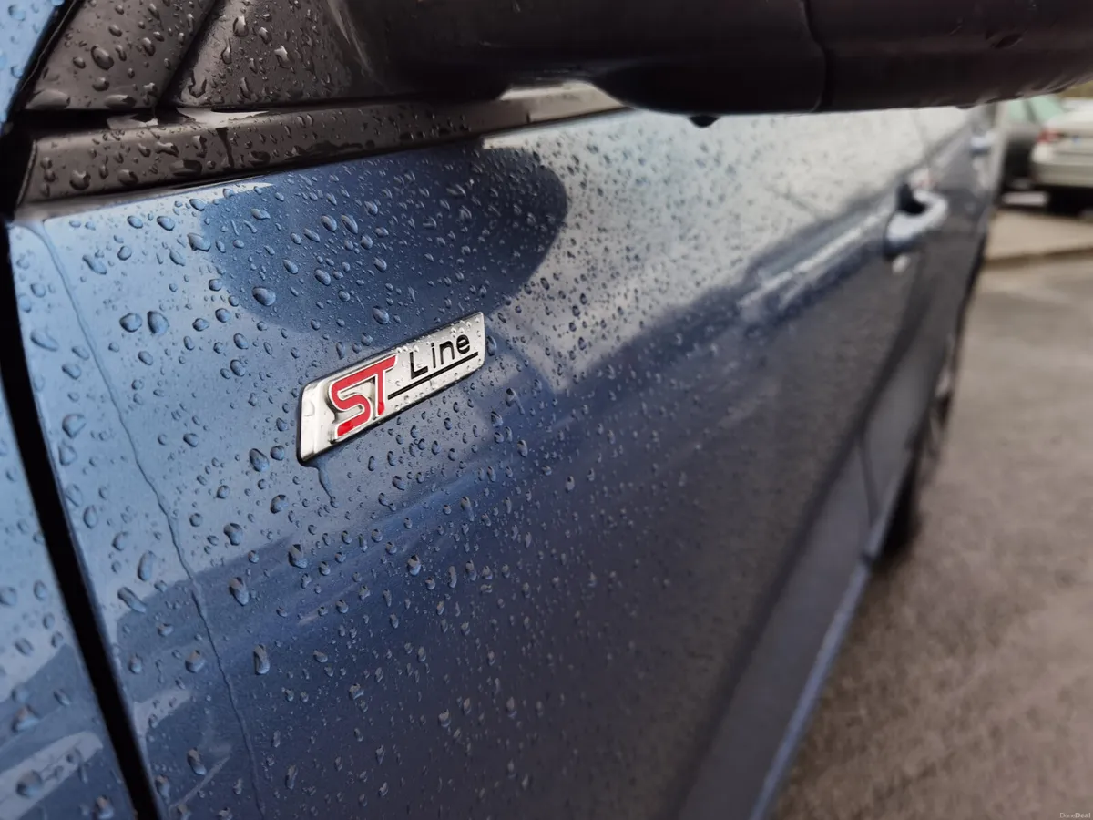 FORD KUGA 2.5 ST-LINE X EDITION AUTO PHEV - Image 2