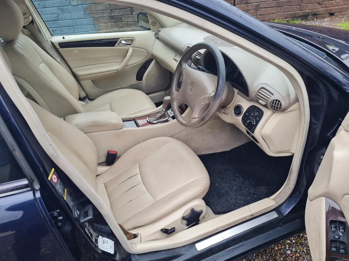 Mercedes-Benz C-Class 2007 - Image 6