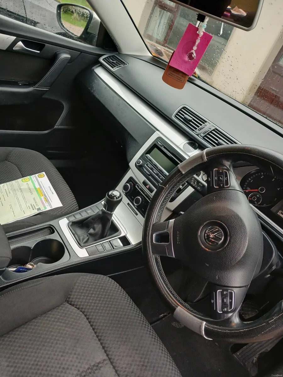 Volkswagen Passat 2013 - Image 2