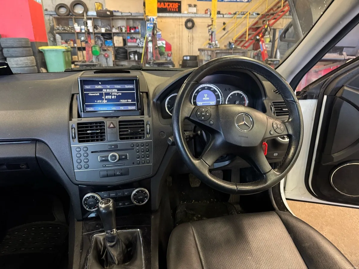 Mercedes c200 estate 2011 - Image 2