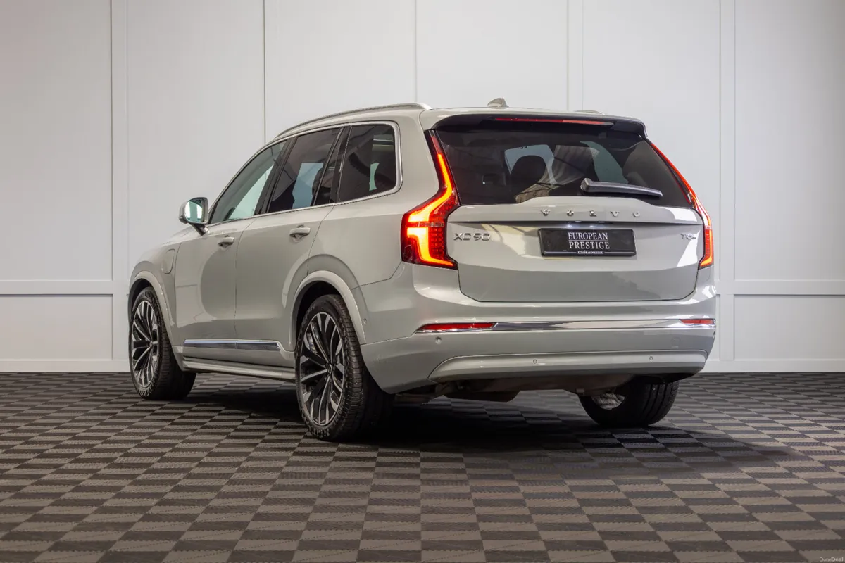 252 Volvo XC90 T8 Ultra Bright - Image 4