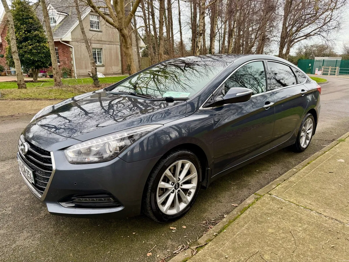 2016 Hyundai i40 Saloon 1.7 Diesel Executive - Image 2