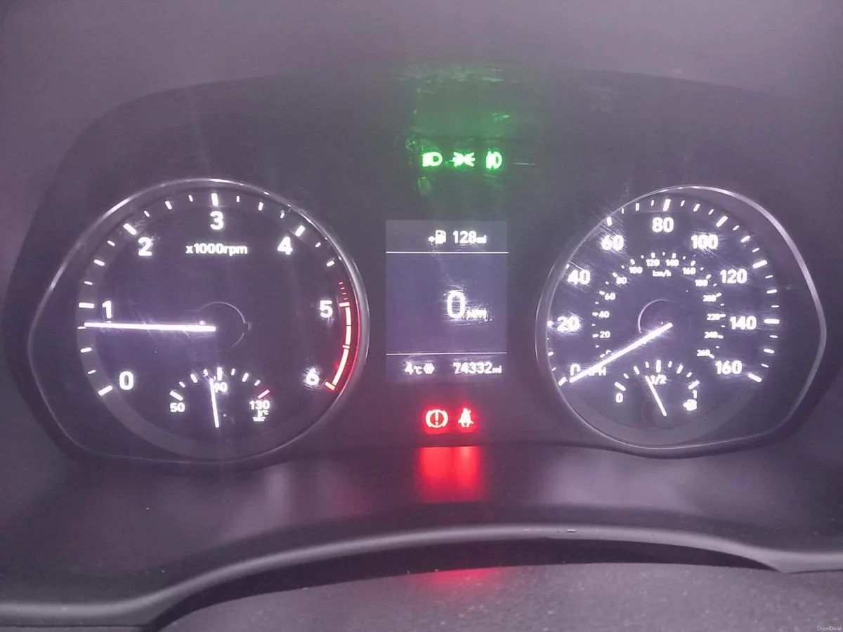 Hyundai i30 2017 1.6 Diesel low miles - Image 4