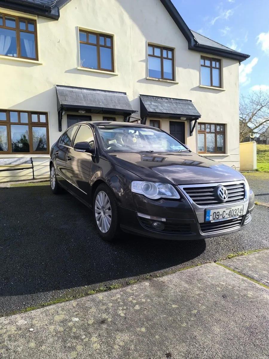 Volkswagen Passat - Image 1