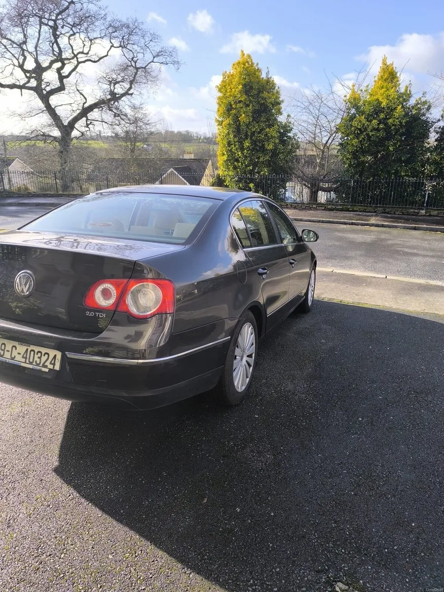 Volkswagen Passat - Image 2