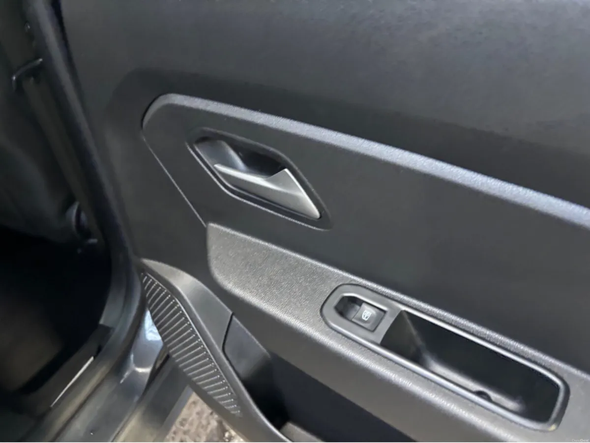 Dacia Duster EXPRESSION TCE 90 4X2 N NBI 5DR - Image 4