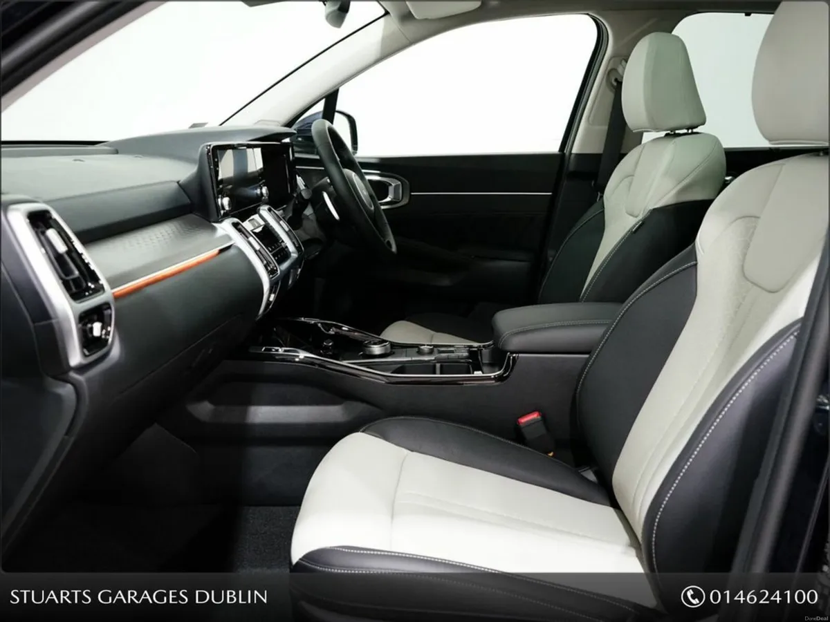 Kia Sorento PHEV K4 7 SEATS 5DR Automatic - Image 3