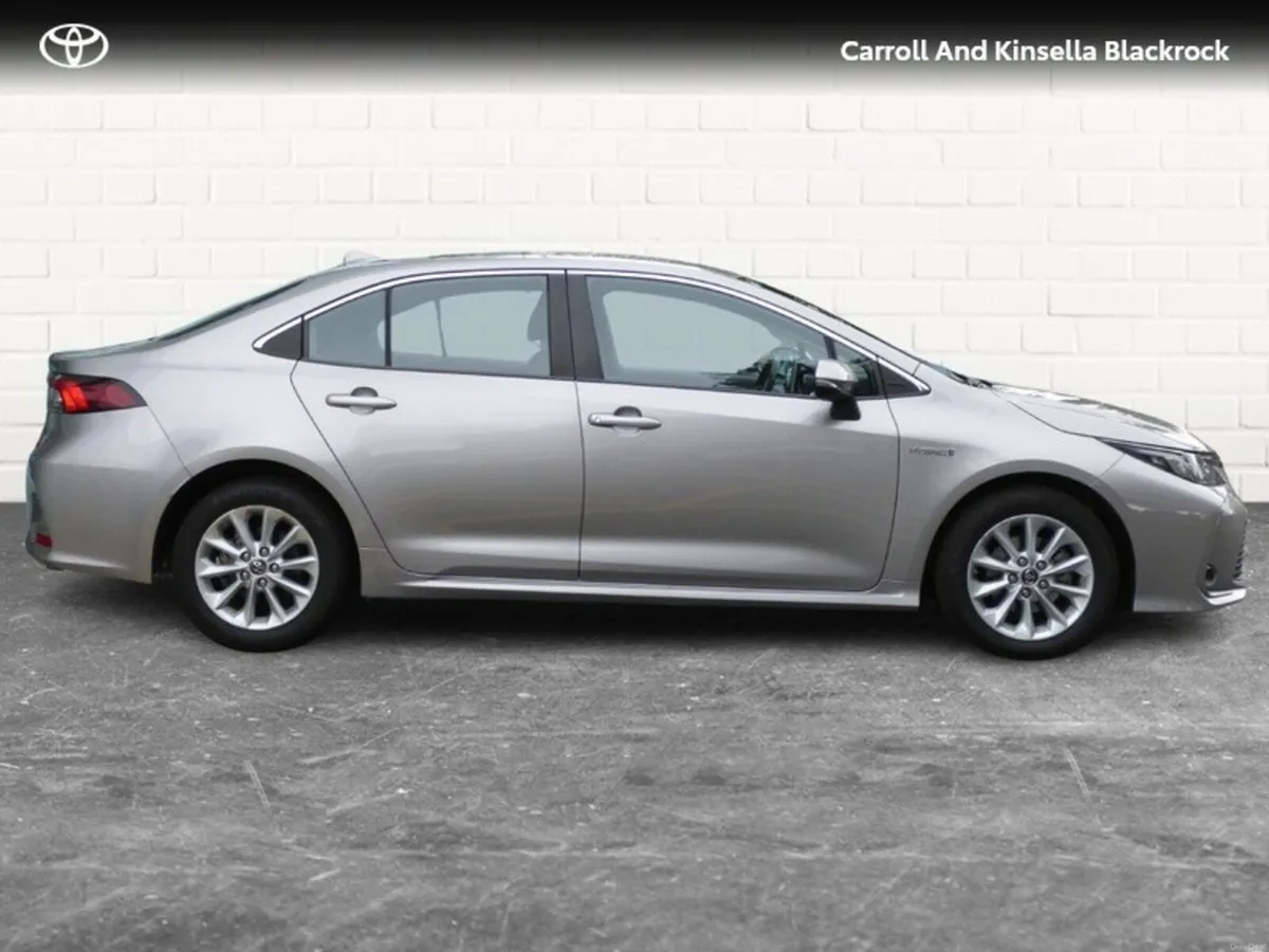 Toyota Corolla Hybrid Luna Saloon - Image 3