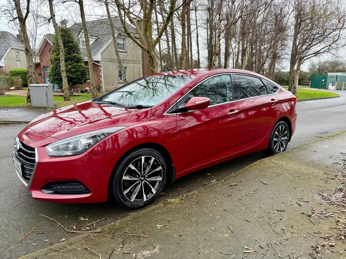 2016 Hyundai i40 Saloon 1.7 Diesel Executive - Image 2