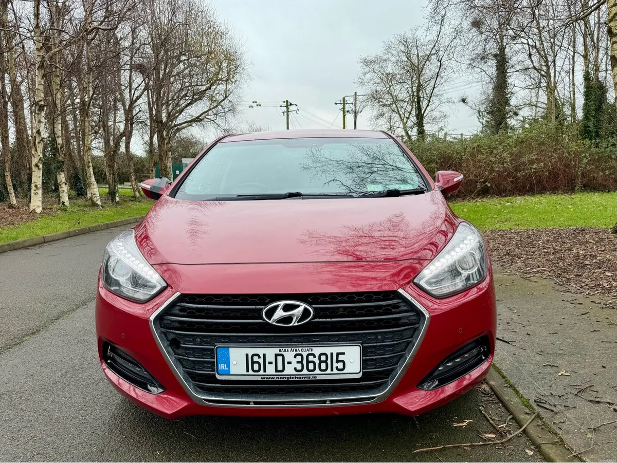 2016 Hyundai i40 Saloon 1.7 Diesel Executive - Image 3