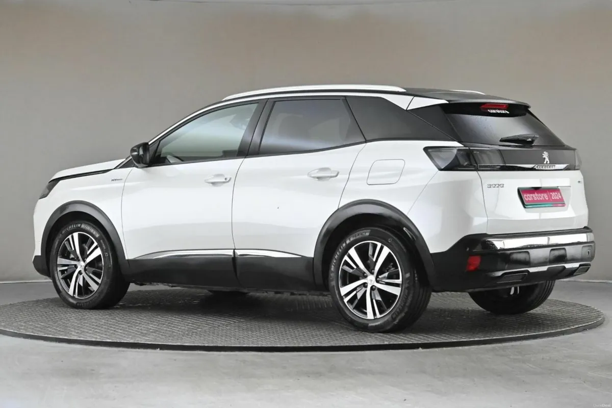 Peugeot 3008 1.6 PHEV ALLURE **BI-TONE ROOF** - Image 6