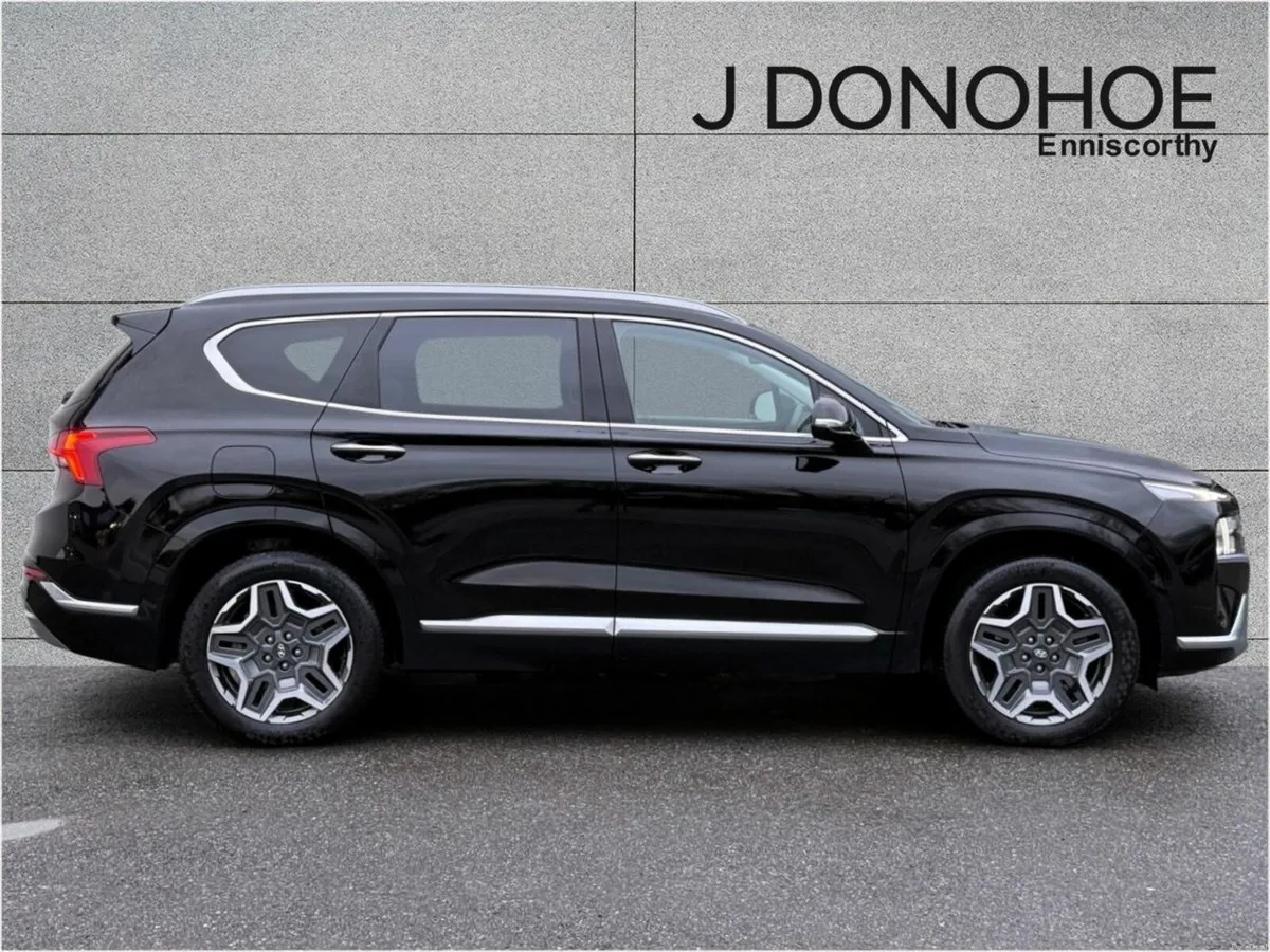 Hyundai Santa Fe 1.6 PHEV 4WD Premium 7 Seater - Image 4