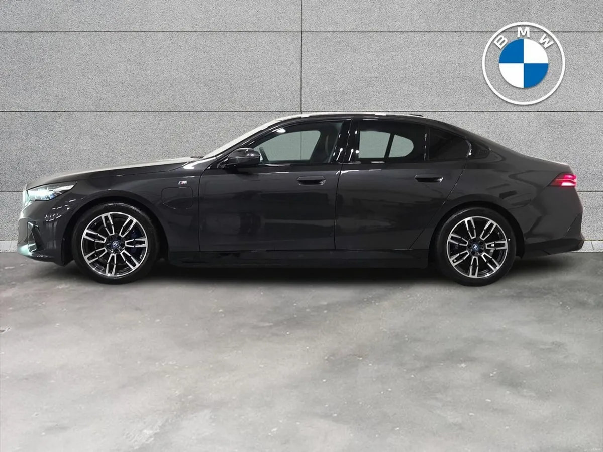 BMW 5-Series 530e M Sport Saloon - Image 4