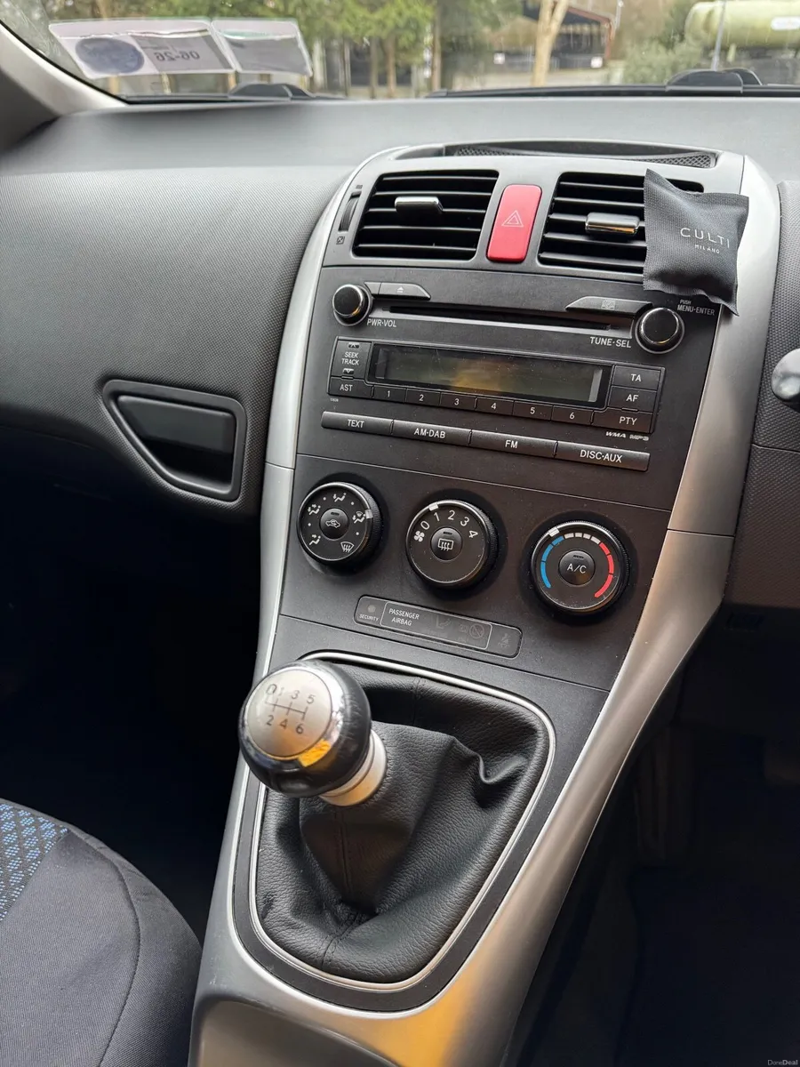 Toyota Auris 2010 - Image 4