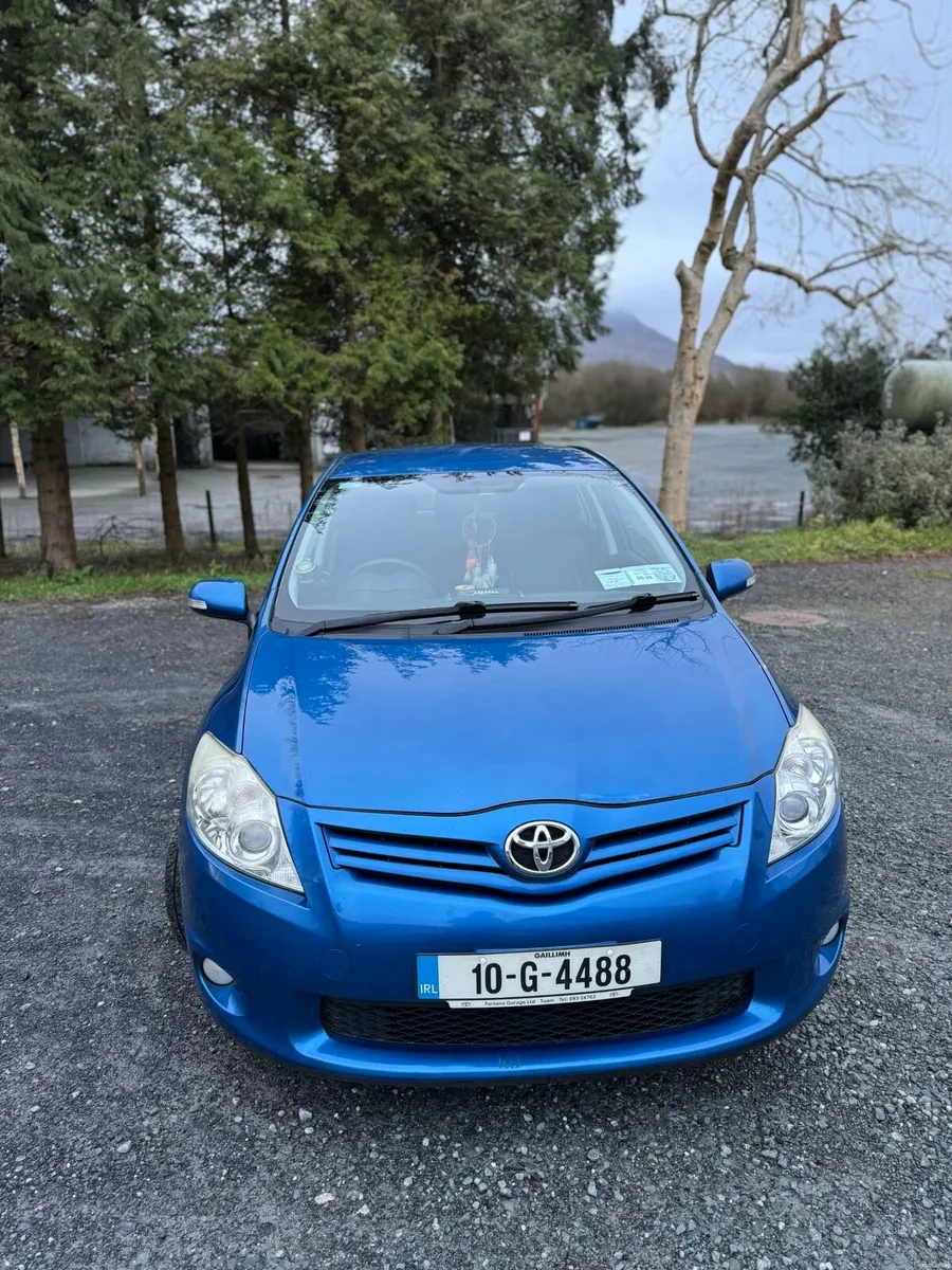 Toyota Auris 2010 - Image 2