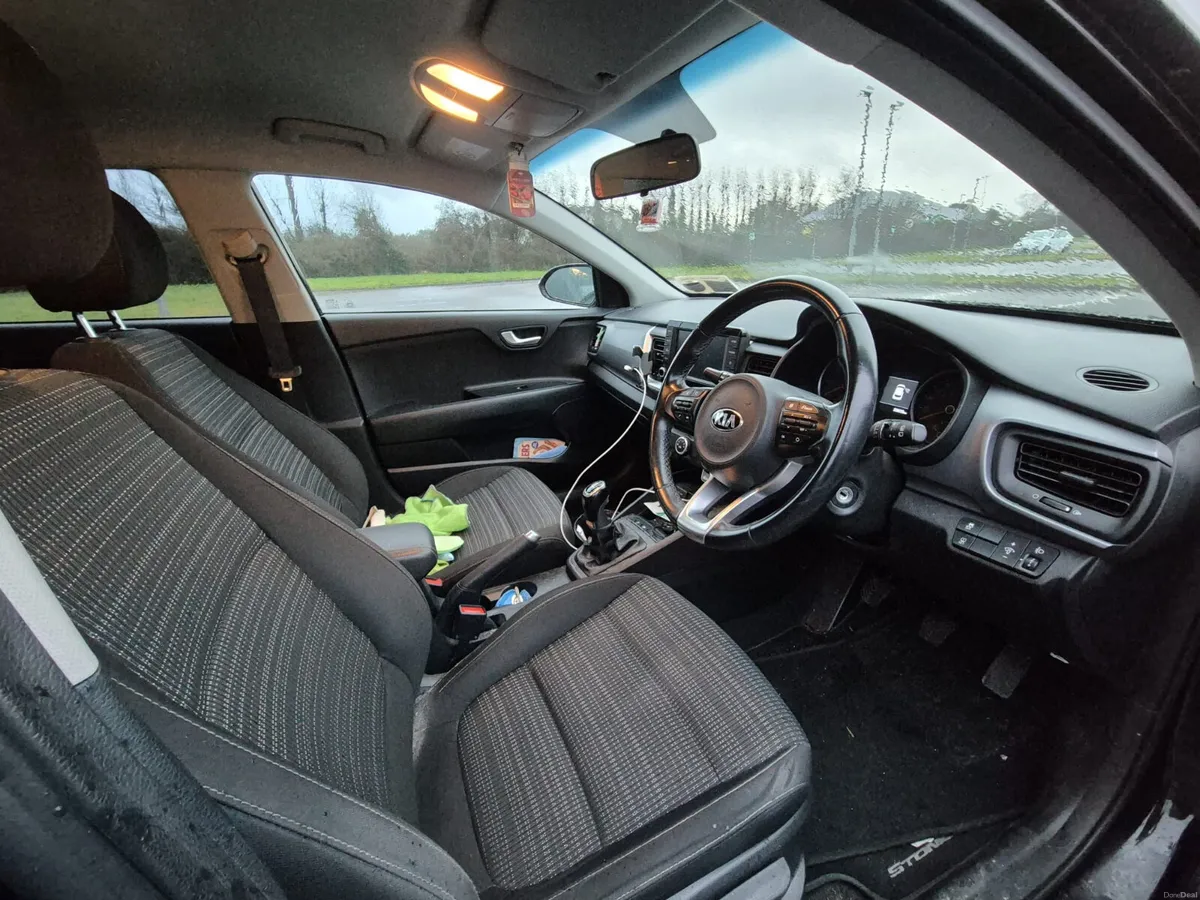 KIA STONIC 1.4 PETROL LOW KM - Image 4