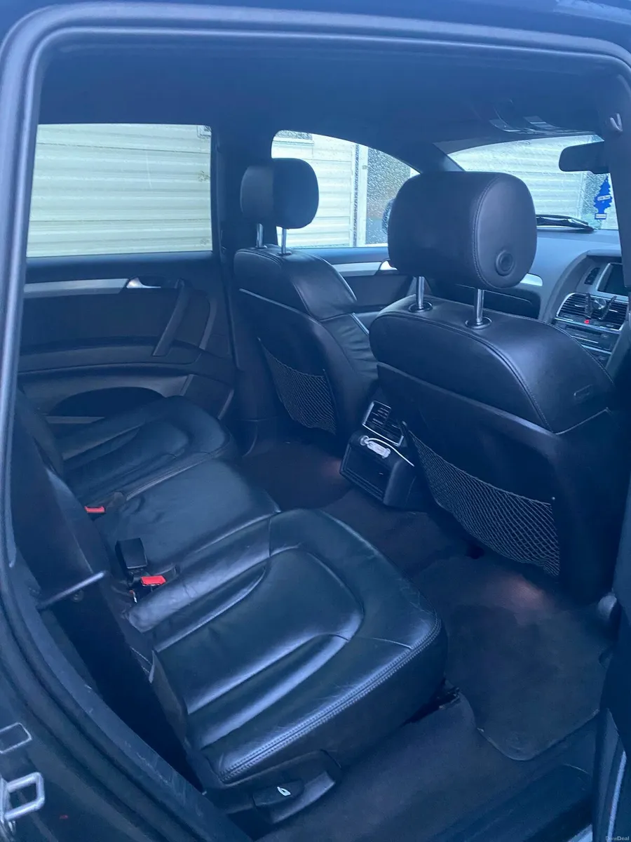2102 Audi Q7 7 Seater Excellent Condition - Image 2