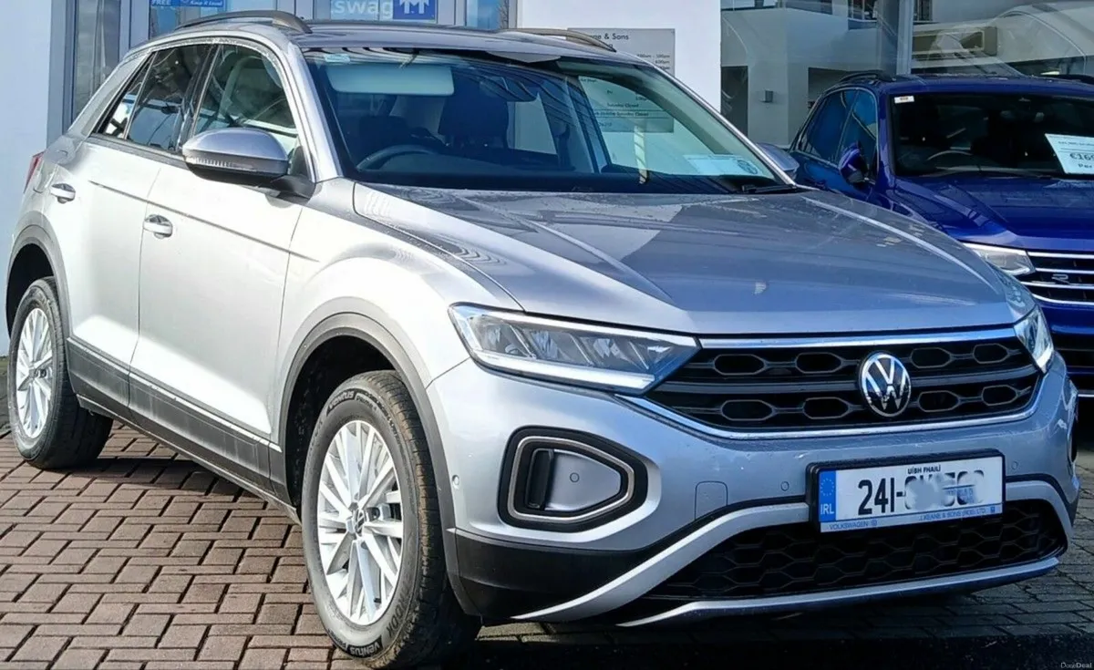 Volkswagen T-Roc LIFE 2.0 TDI M6F 116HP **REAR VIE - Image 1