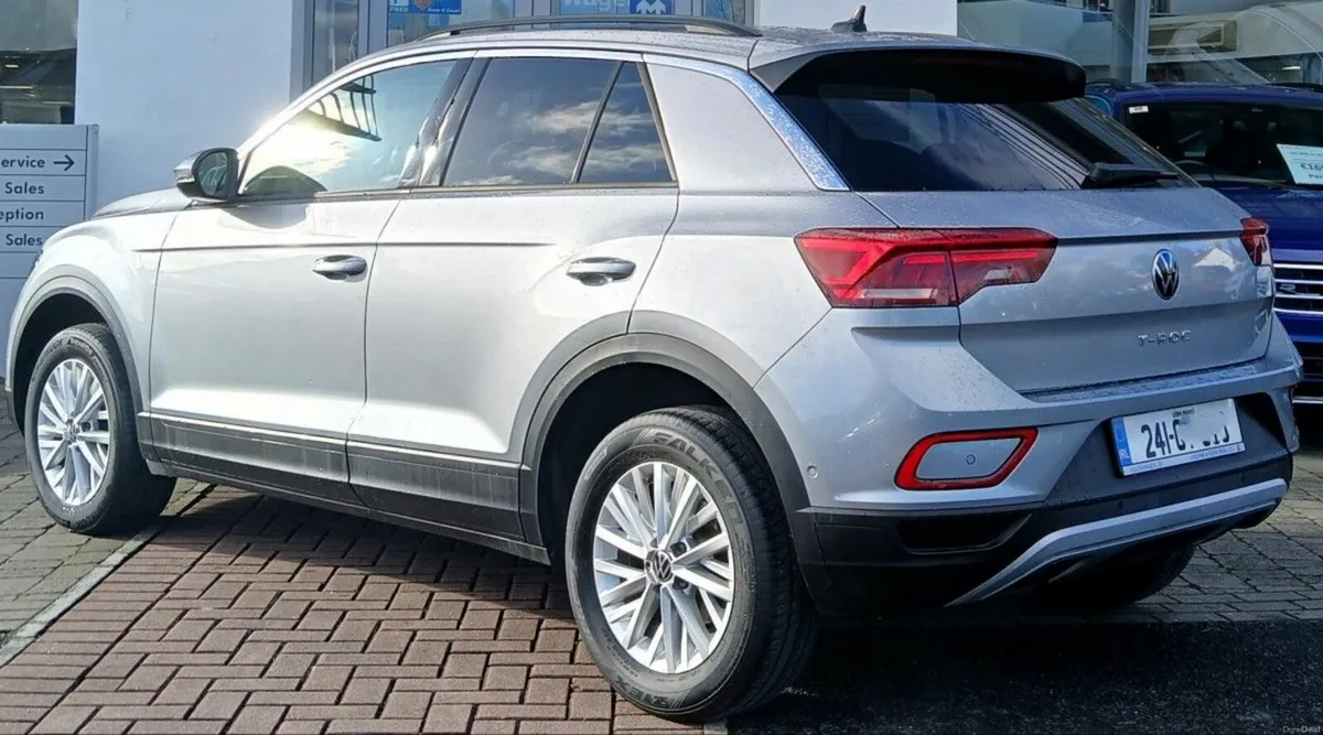 Volkswagen T-Roc LIFE 2.0 TDI M6F 116HP **REAR VIE - Image 3