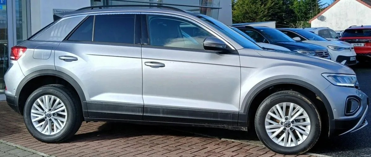 Volkswagen T-Roc LIFE 2.0 TDI M6F 116HP **REAR VIE - Image 2