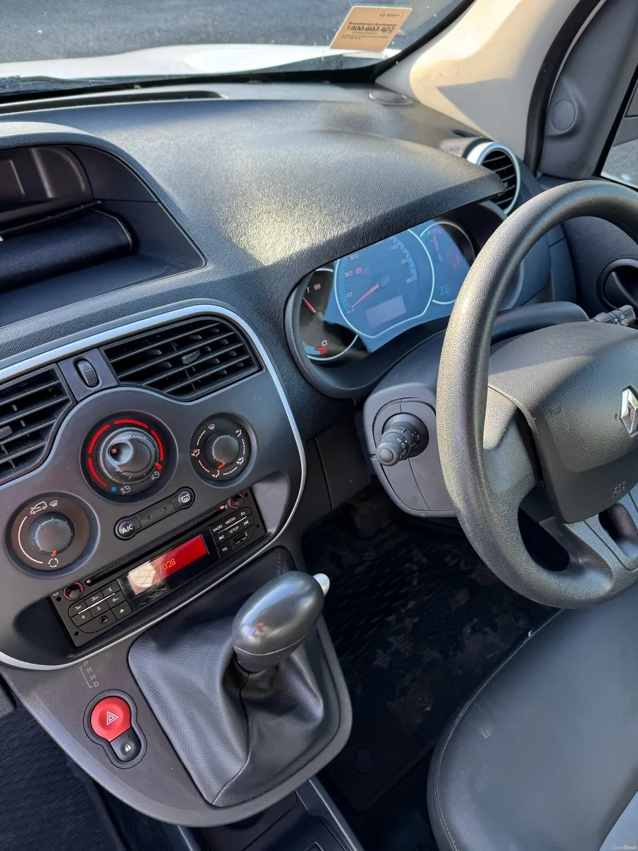 Renault Kangoo automatic - Image 1