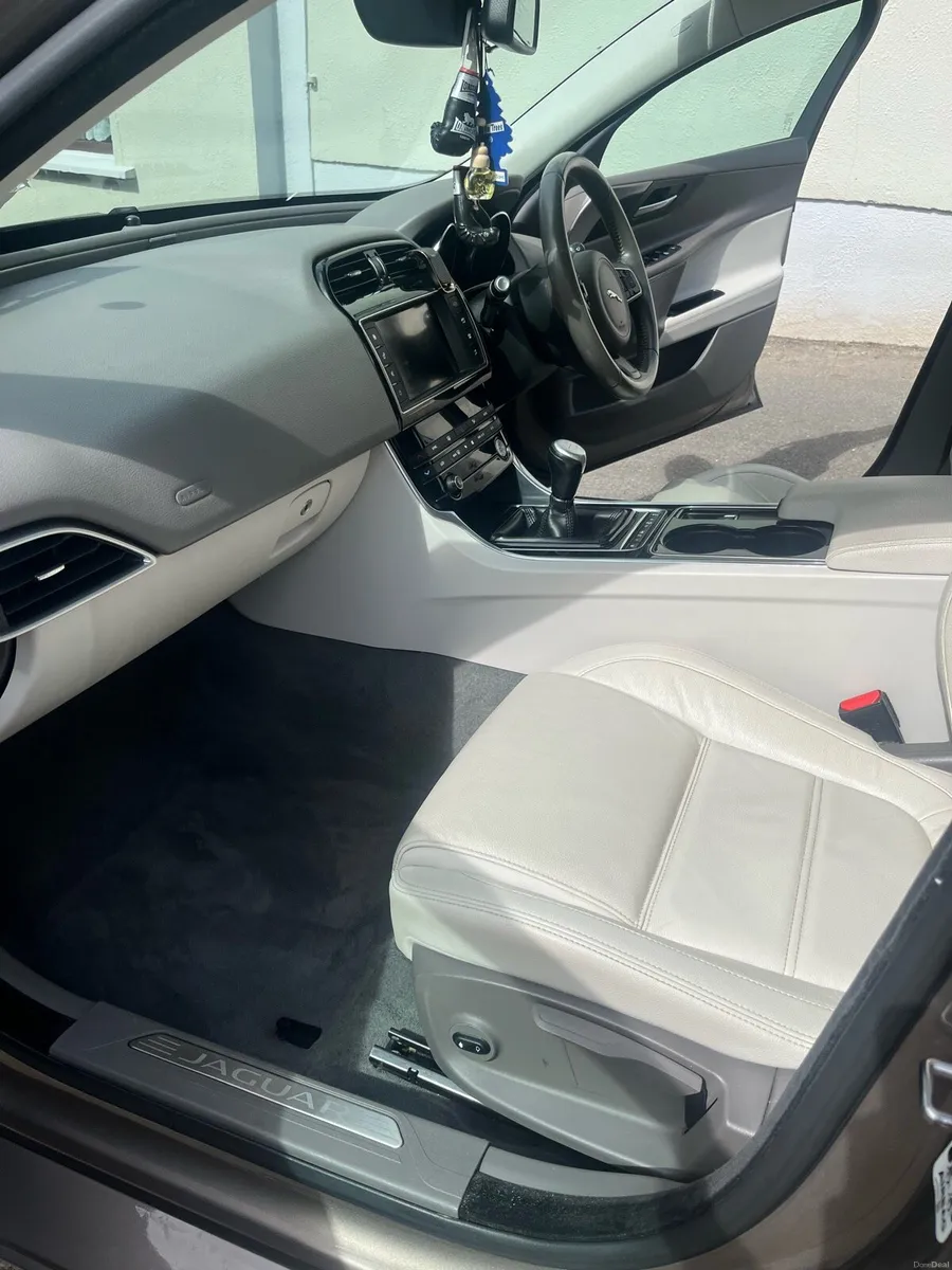 Jaguar XE 2015 Text with Offers - Image 4