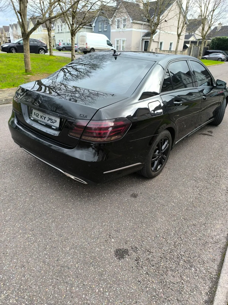 Mercedes E220 - Image 2